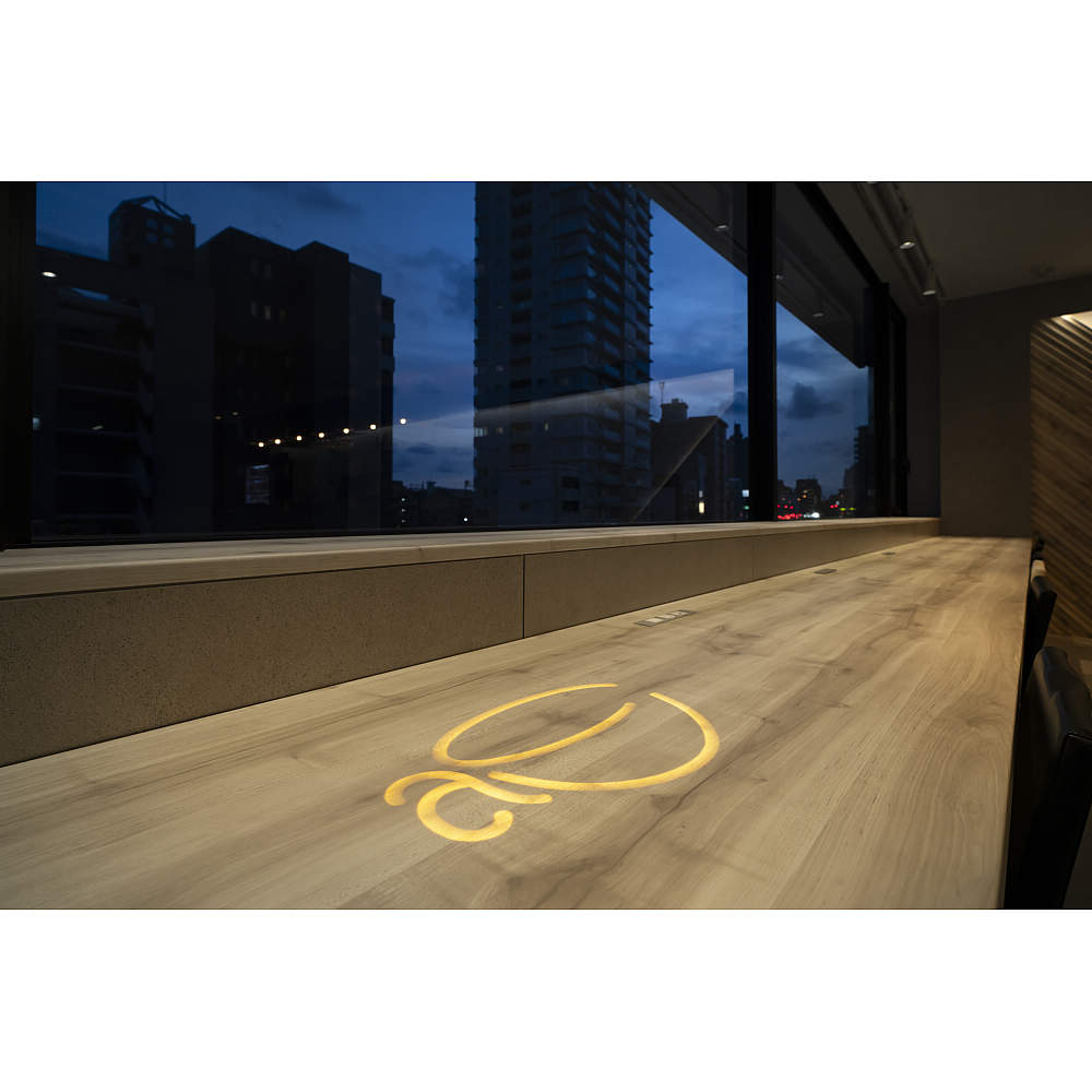 アイカ工業株式会社 ショールーム コンセントプレート DMFH-EA型 掘込仕様