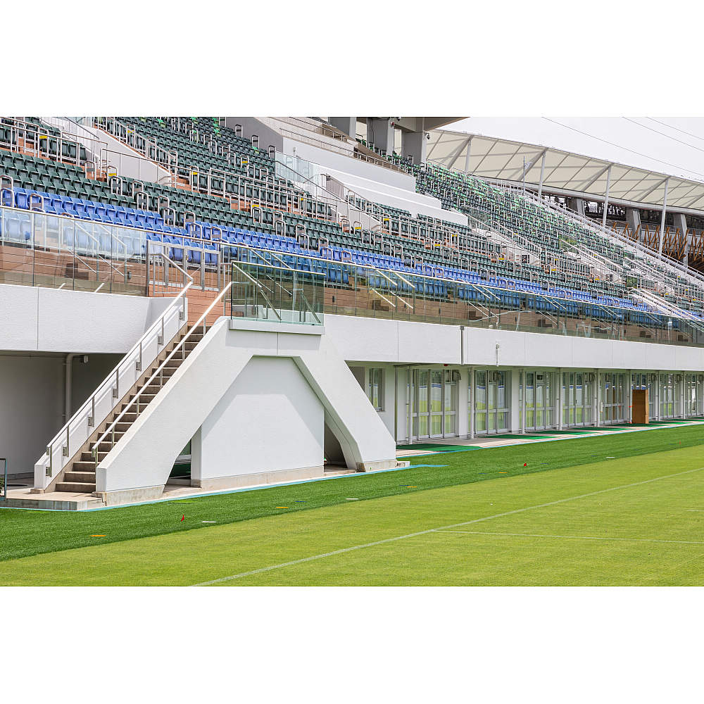 パロマ瑞穂ラグビー場 ガラスフェンス用バラストレイド Strongタイプ ディスク取付 床付用 高許容荷重仕様 キューレーリング