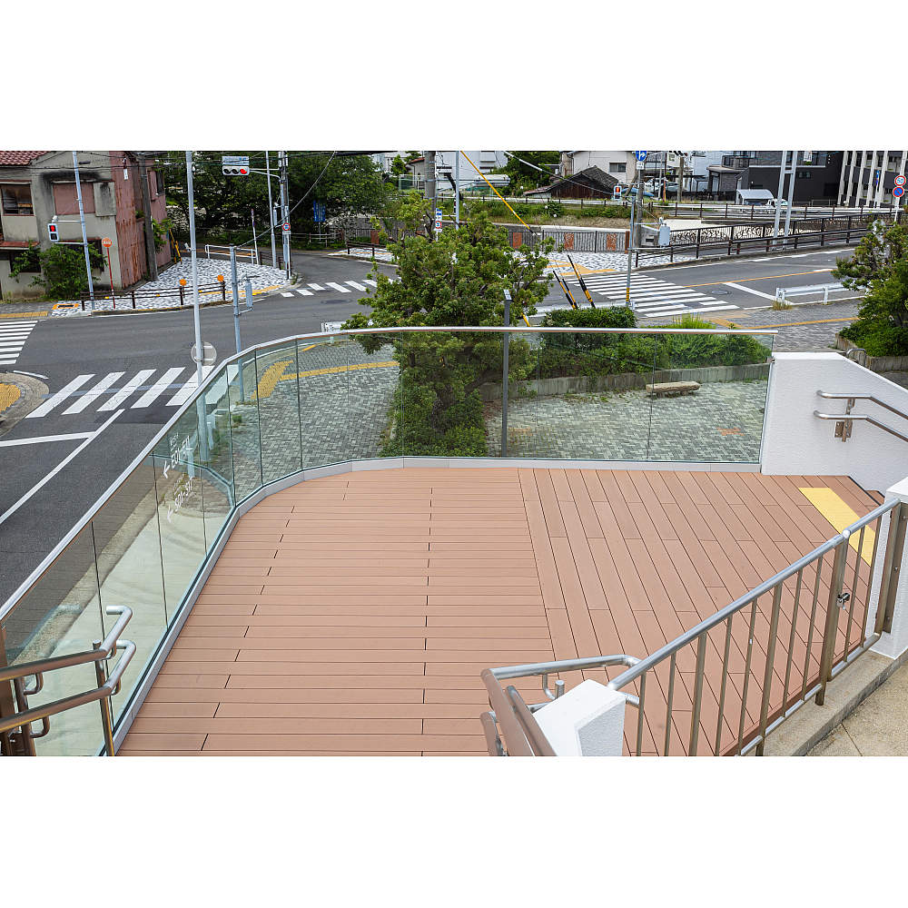 パロマ瑞穂ラグビー場 ガラスフェンス用バラストレイド Strongタイプ ディスク取付 床付用 高許容荷重仕様 キューレーリング