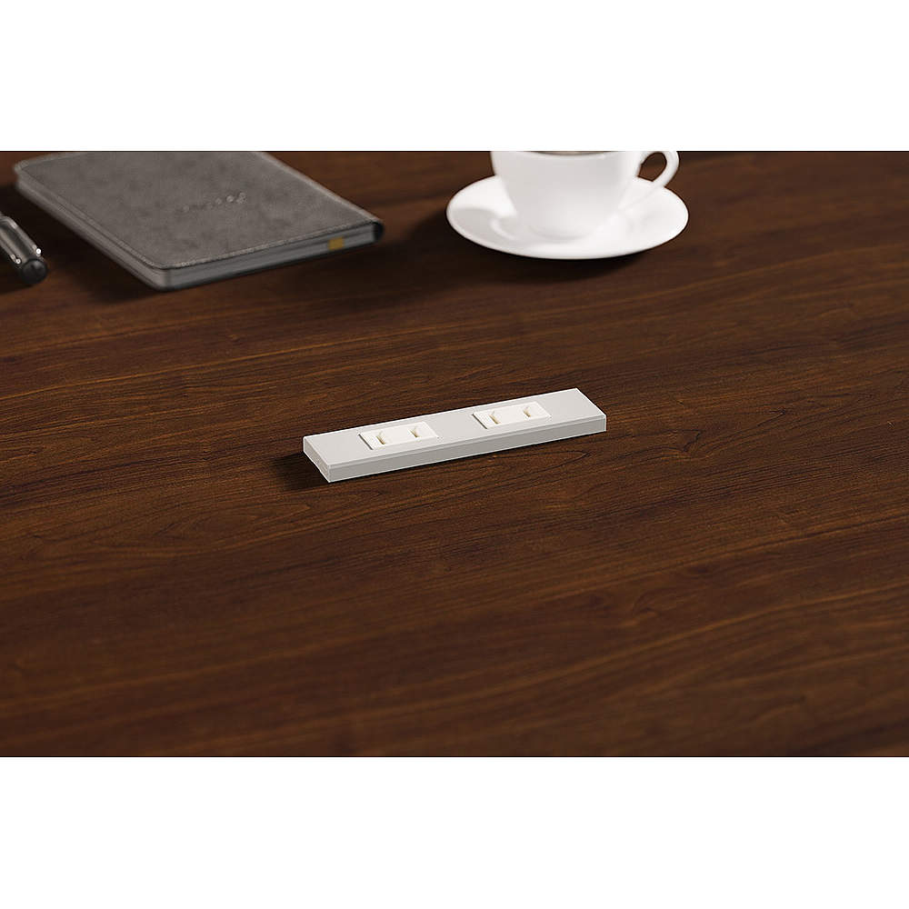 使用イメージ 薄型埋込コンセントユニット DMT-PB型 金属プレート(面付)・結線済仕様