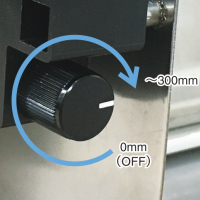 裏面下部のダイヤル操作によりセンサー感知距離を0（OFF）〜300 mmで調整できます。 自動開閉 屑入投入口 AZ-AT型 蓋付 